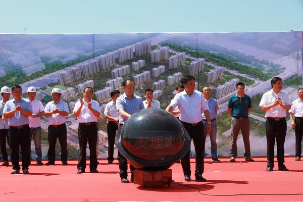 安理家園小區團裝正在進行中……